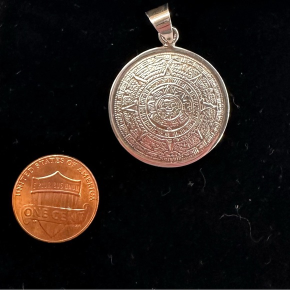 Sterling silver Aztec Calendar Pendant - Picture 3 of 5